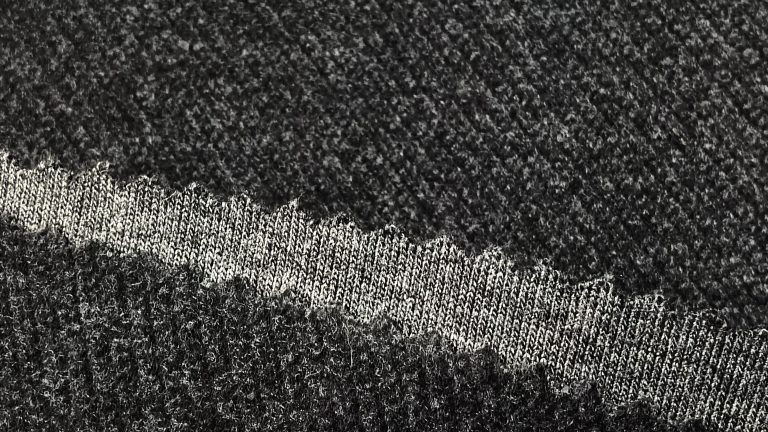 Innovations that combine aesthetics and functionality in autumn and winter fabrics: Bonded, a fabric that combines acetate fiber, wool, polyester, and rayon fibers through thermal bonding