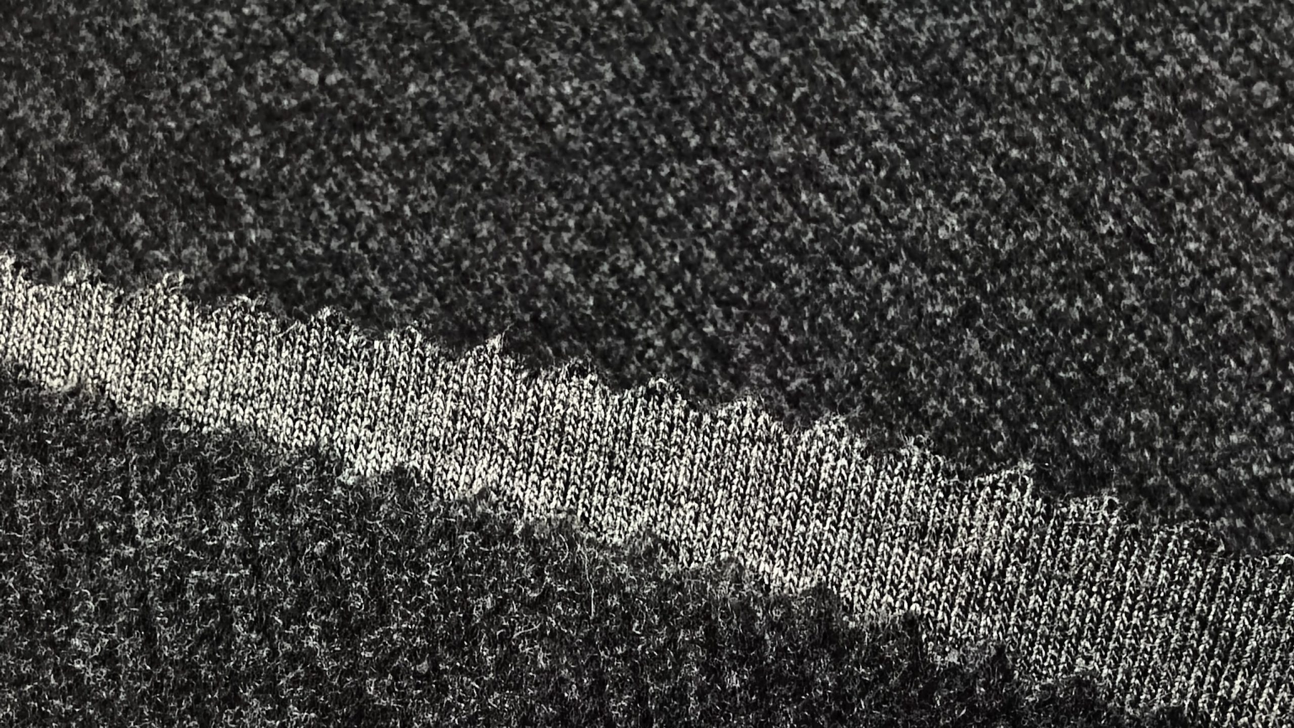 Innovations that combine aesthetics and functionality in autumn and winter fabrics: Bonded, a fabric that combines acetate fiber, wool, polyester, and rayon fibers through thermal bonding